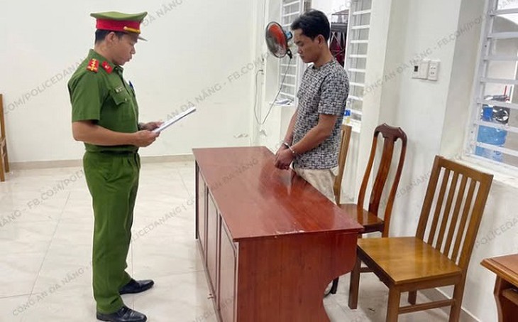 Ghen tuông mù quáng, nam thanh niên tạt xăng đốt người - Ảnh 1.