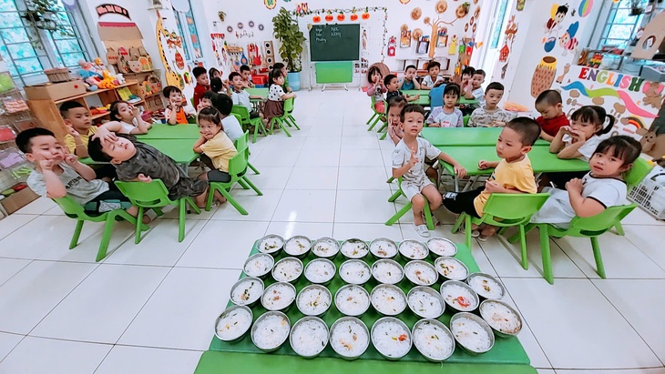 Dinh dưỡng học đường: Bữa ăn bán trú của con được làm ra như thế nào?- Ảnh 2. Dinh dưỡng học đường: Bữa ăn bán trú của con được làm ra như thế nào?- Ảnh 2.