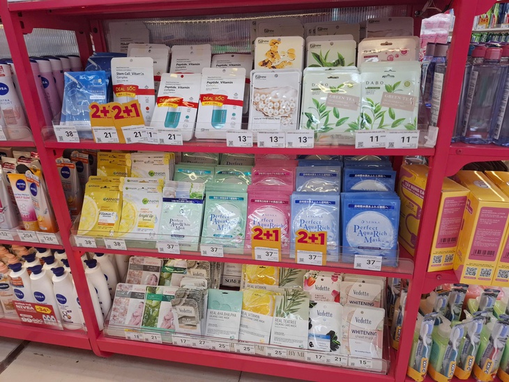 Nhiều siêu thị giảm sâu các sản phẩm làm đẹp trước thềm 20/11- Ảnh 2.