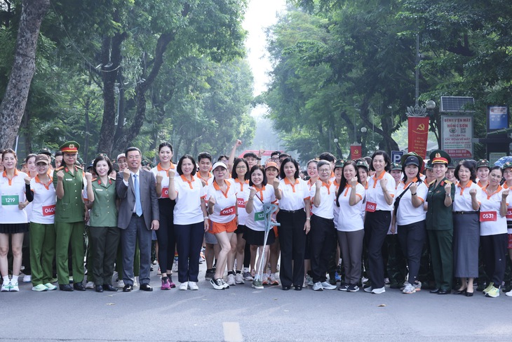 Gần 2.000 người tham gia giải chạy hưởng ứng vì môi trường không khói thuốc- Ảnh 1. Gần 2.000 người tham gia giải chạy hưởng ứng vì môi trường không khói thuốc- Ảnh 1.