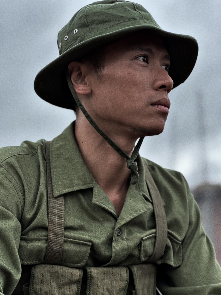 Hoàng Long 'Mưa đỏ' khiến khán giả bất ngờ đến hụt hẫng trong 'Cách em 1 milimet'- Ảnh 5. Hoàng Long 'Mưa đỏ' khiến khán giả bất ngờ đến hụt hẫng trong 'Cách em 1 milimet'- Ảnh 5.