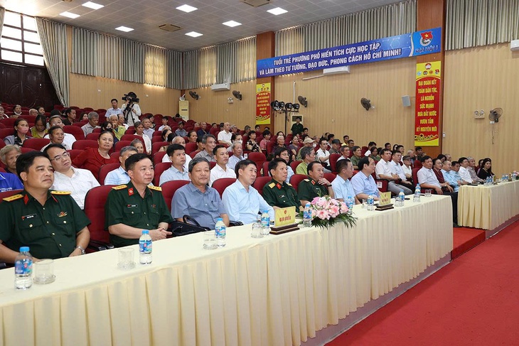 Hơn 1.000 người dân Hưng Yên được khám, tầm soát sức khoẻ, cấp phát thuốc miễn phí- Ảnh 1.