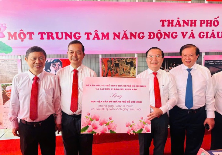 TPHCM trao tặng Không gian 'Cây tri thức' và 126.000 quyển sách tại Học viện Cán bộ- Ảnh 3.
