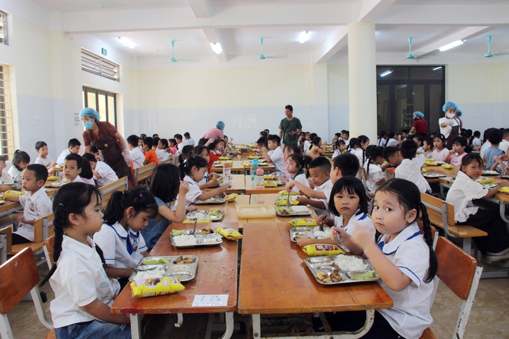 Hà Nội chuẩn hóa quy trình kiểm duyệt bếp ăn học đường theo hướng một chiều như thế nào?- Ảnh 1. Hà Nội chuẩn hóa quy trình kiểm duyệt bếp ăn học đường theo hướng một chiều như thế nào?- Ảnh 1.