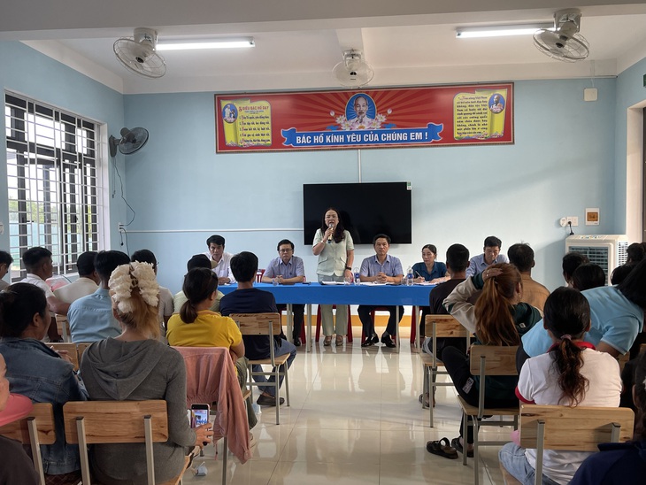 Vụ 40 học sinh trường dân tộc bán trú nhập viện: Xem xét tiếp tục đình chỉ phó hiệu trưởng- Ảnh 3. Vụ 40 học sinh trường dân tộc bán trú nhập viện: Xem xét tiếp tục đình chỉ phó hiệu trưởng- Ảnh 3.