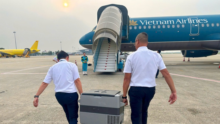 Trái tim hiến tặng vượt hàng trăm cây số hồi sinh cuộc đời người đàn ông suy tim giai đoạn cuối- Ảnh 1. Trái tim hiến tặng vượt hàng trăm cây số hồi sinh cuộc đời người đàn ông suy tim giai đoạn cuối- Ảnh 1.