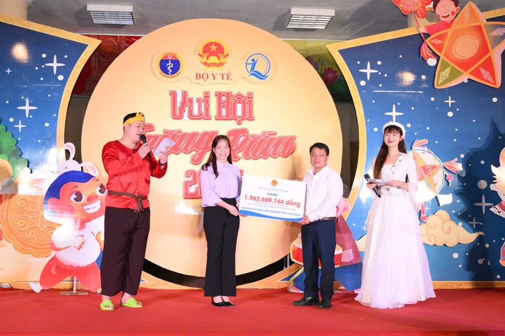Gần 2 tỷ đồng 'Vui Trung thu' dành cho trẻ em có hoàn cảnh đặc biệt, khó khăn tỉnh Tuyên Quang- Ảnh 1.