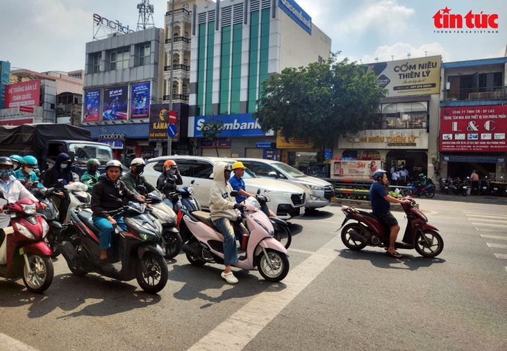Công an TP Hồ Chí Minh đề xuất bổ sung hình thức lao động công ích khi vi phạm giao thông- Ảnh 2. Công an TP Hồ Chí Minh đề xuất bổ sung hình thức lao động công ích khi vi phạm giao thông- Ảnh 2.
