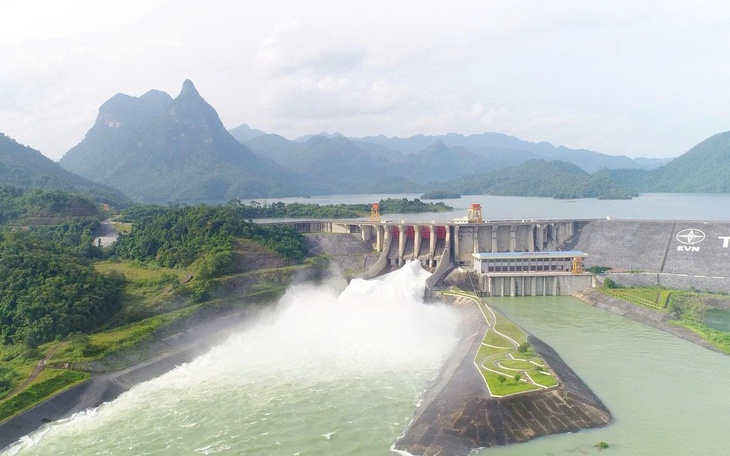 Hồ thủy điện Tuyên Quang đóng tiếp 1 cửa xả lũ