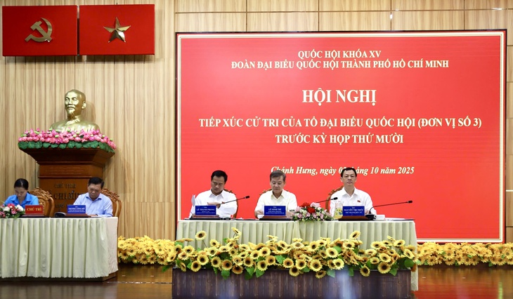 Chánh án TAND Tối cao và Thứ trưởng Bộ Y tế tiếp xúc cử tri 10 phường của TPHCM- Ảnh 1. Chánh án TAND Tối cao và Thứ trưởng Bộ Y tế tiếp xúc cử tri 10 phường của TPHCM- Ảnh 1.