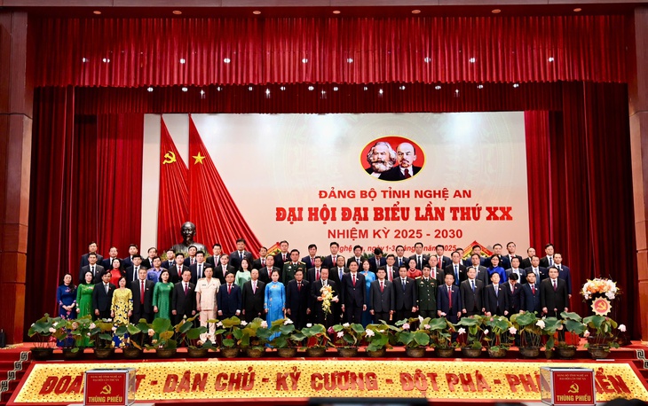 Ông Nguyễn Đức Trung tái đắc cử Bí thư Tỉnh ủy Nghệ An
- Ảnh 1.