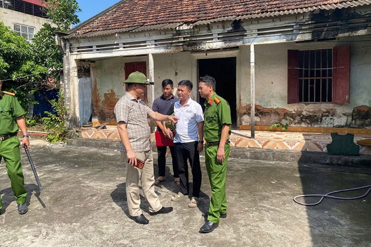 Giải cứu thành công cháu bé 4 tuổi bị bố đẻ đe dọa treo cổ- Ảnh 1.