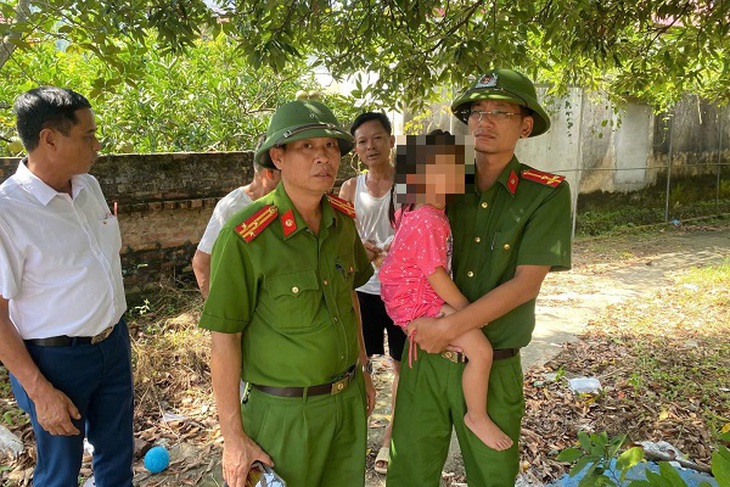 Giải cứu thành công cháu bé 4 tuổi bị bố đẻ đe dọa treo cổ- Ảnh 2.