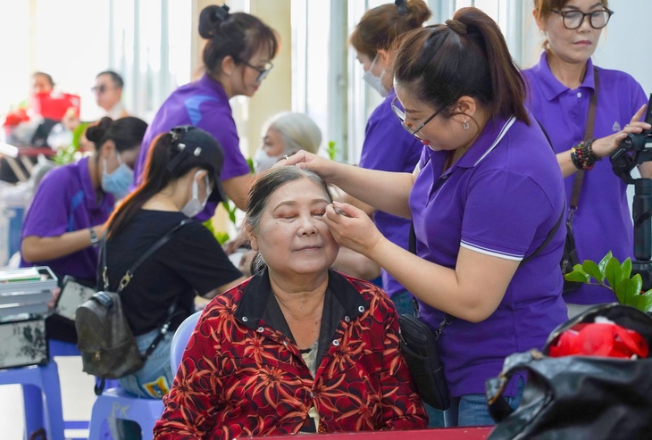 Nhiều bệnh viện ở TPHCM lan tỏa yêu thương, tri ân phụ nữ nhân ngày 20/10- Ảnh 7.