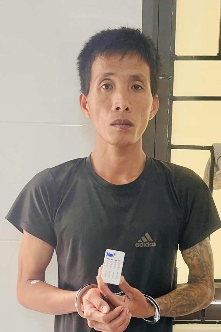 Bé gái nghi bị bố dượng bạo hành ở Hà Tĩnh phải khâu 7 mũi, có 3 vết thương ở đầu- Ảnh 3. Bé gái nghi bị bố dượng bạo hành ở Hà Tĩnh phải khâu 7 mũi, có 3 vết thương ở đầu- Ảnh 3.