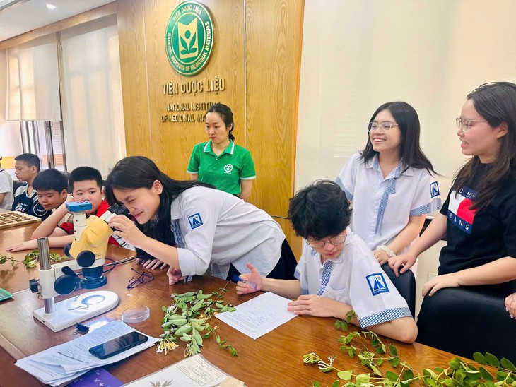 Từng bước xây dựng các trung tâm nhân giống, bảo tồn và phát triển dược liệu ứng dụng công nghệ cao- Ảnh 1.