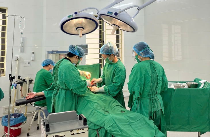 Cứu sống sản phụ bị rau bong non sau tai nạn- Ảnh 1.