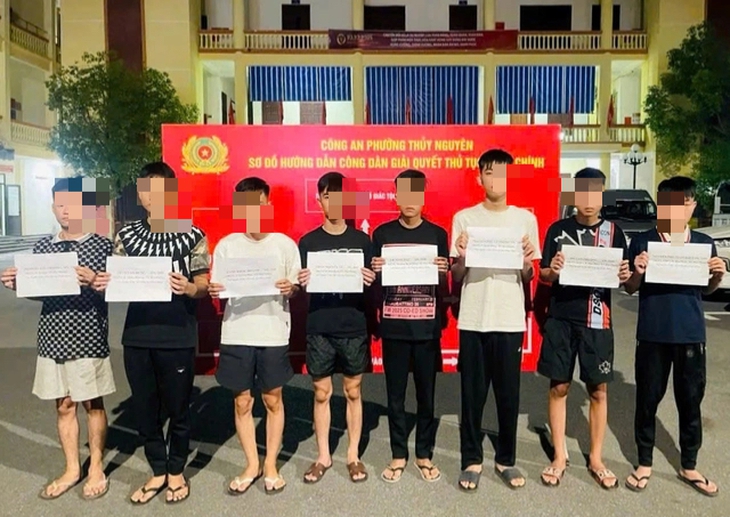 Nhóm 'quái xế' chặn xe, xịt hơi cay tấn công người đi đường ở Hải Phòng ra đầu thú- Ảnh 2. Nhóm 'quái xế' chặn xe, xịt hơi cay tấn công người đi đường ở Hải Phòng ra đầu thú- Ảnh 2.