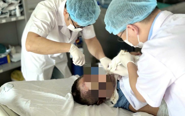 3 người đàn ông bị tổn thương đa cơ quan do nhiễm loại xoắn khuẩn trong nước lũ- Ảnh 1.
