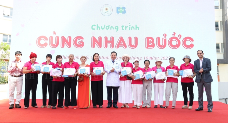 50% bệnh nhân ung thư vú đối mặt căng thẳng tâm lý, trầm cảm, có nhu cầu cao về hỗ trợ - Ảnh 1. 50% bệnh nhân ung thư vú đối mặt căng thẳng tâm lý, trầm cảm, có nhu cầu cao về hỗ trợ - Ảnh 1.