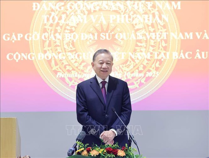 Tổng Bí thư gặp gỡ cán bộ Đại sứ quán Việt Nam và cộng đồng người Việt tại các nước Bắc Âu- Ảnh 3. Tổng Bí thư gặp gỡ cán bộ Đại sứ quán Việt Nam và cộng đồng người Việt tại các nước Bắc Âu- Ảnh 3.