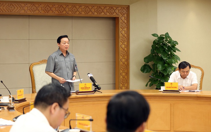 Phó Thủ tướng: Chuẩn bị kịch bản cực đoan nhất để xây dựng phương án ứng phó với bão số 12- Ảnh 4.