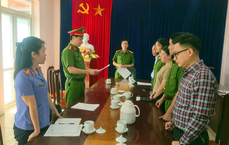 Bắt tạm giam cán bộ Phòng Kinh tế ở Lào Cai vì nhận hối lộ- Ảnh 1. Bắt tạm giam cán bộ Phòng Kinh tế ở Lào Cai vì nhận hối lộ- Ảnh 1.