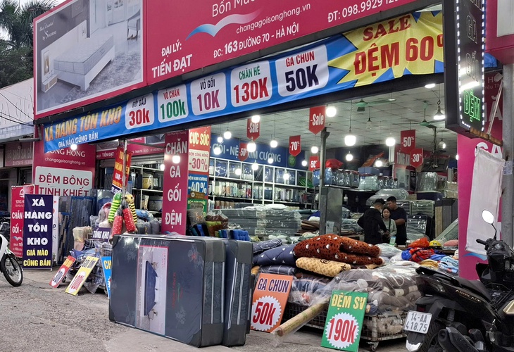 Thị trường chăn ga gối đệm bắt đầu 'nóng' lên khi gió lạnh tràn về- Ảnh 3. Thị trường chăn ga gối đệm bắt đầu 'nóng' lên khi gió lạnh tràn về- Ảnh 3.