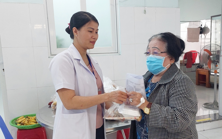 'Làn gió mới' trạm y tế ở TPHCM: Khi bác sĩ mang niềm tin đến với người dân- Ảnh 2.