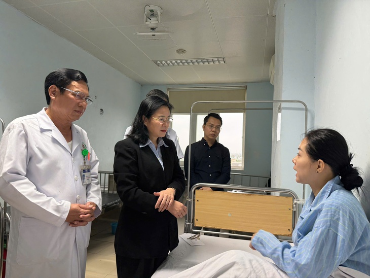 Các nạn nhân vụ tấn công tại BV Sản Nhi Nghệ An đã qua nguy kịch, tinh thần vẫn hoảng loạn- Ảnh 1. Các nạn nhân vụ tấn công tại BV Sản Nhi Nghệ An đã qua nguy kịch, tinh thần vẫn hoảng loạn- Ảnh 1.
