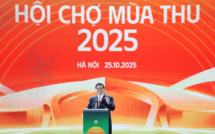 Thủ tướng Phạm Minh Chính dự tổng duyệt chương trình khai mạc Hội chợ Mùa Thu 2025