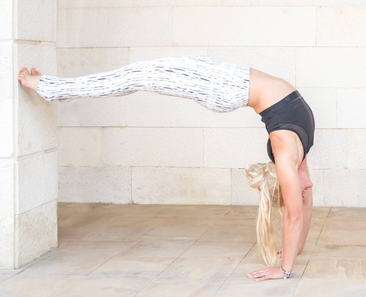 Cảnh báo 3 tư thế yoga đảo ngược gây nguy cơ đột quỵ- Ảnh 4.
