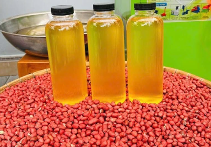 'Săn' hạt mắc-ca, óc chó… để ép dầu: Trào lưu mới của các bà nội trợ- Ảnh 1.