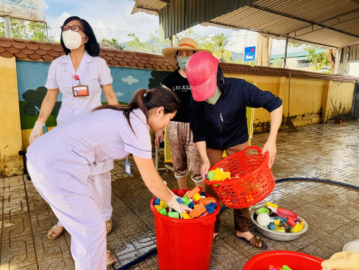 Kiểm soát lây nhiễm bệnh tay chân miệng, sẵn sàng ứng phó mọi tình huống dịch bệnh- Ảnh 1.