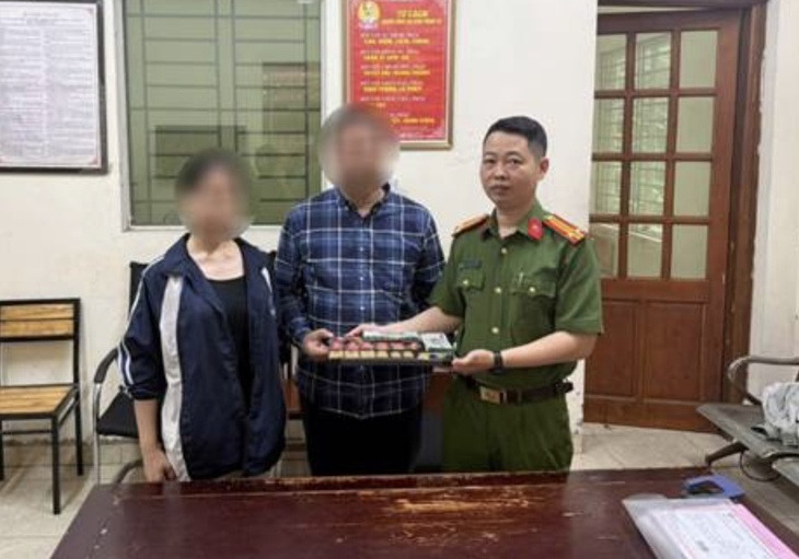 Hà Nội: Nghe lệnh bắt giả, cô gái phá két sắt lấy 130 triệu và 18 chỉ vàng của gia đình- Ảnh 1.