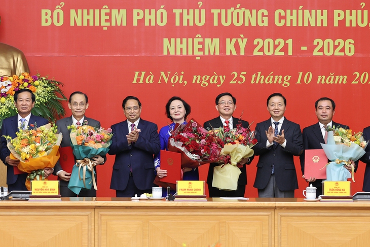 Thủ tướng trao quyết định bổ nhiệm và giao nhiệm vụ cho 2 Phó Thủ tướng, 3 Bộ trưởng- Ảnh 2.
