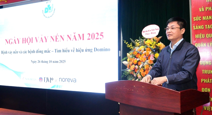 Tự chữa vảy nến, bệnh nhân không đi lại được, phải nằm cáng nhập viện- Ảnh 2.