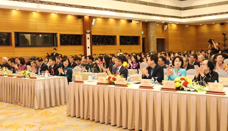 Phong trào thi đua yêu nước thúc đẩy toàn ngành Y tế thực hiện vượt mức các mục tiêu chăm sóc sức khoẻ nhân dân- Ảnh 1. Phong trào thi đua yêu nước thúc đẩy toàn ngành Y tế thực hiện vượt mức các mục tiêu chăm sóc sức khoẻ nhân dân- Ảnh 1.