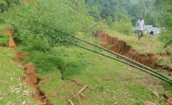 Sạt lở đe dọa 19 hộ dân và Trường Mầm non Lâm Phú- Ảnh 3.
