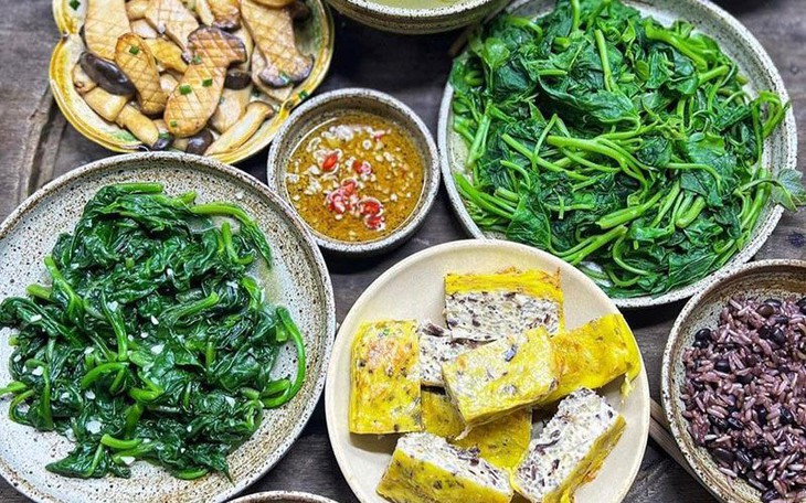 Ăn gì để vừa tiết kiệm vừa đủ vitamin khi rau xanh tăng giá mạnh?- Ảnh 2.