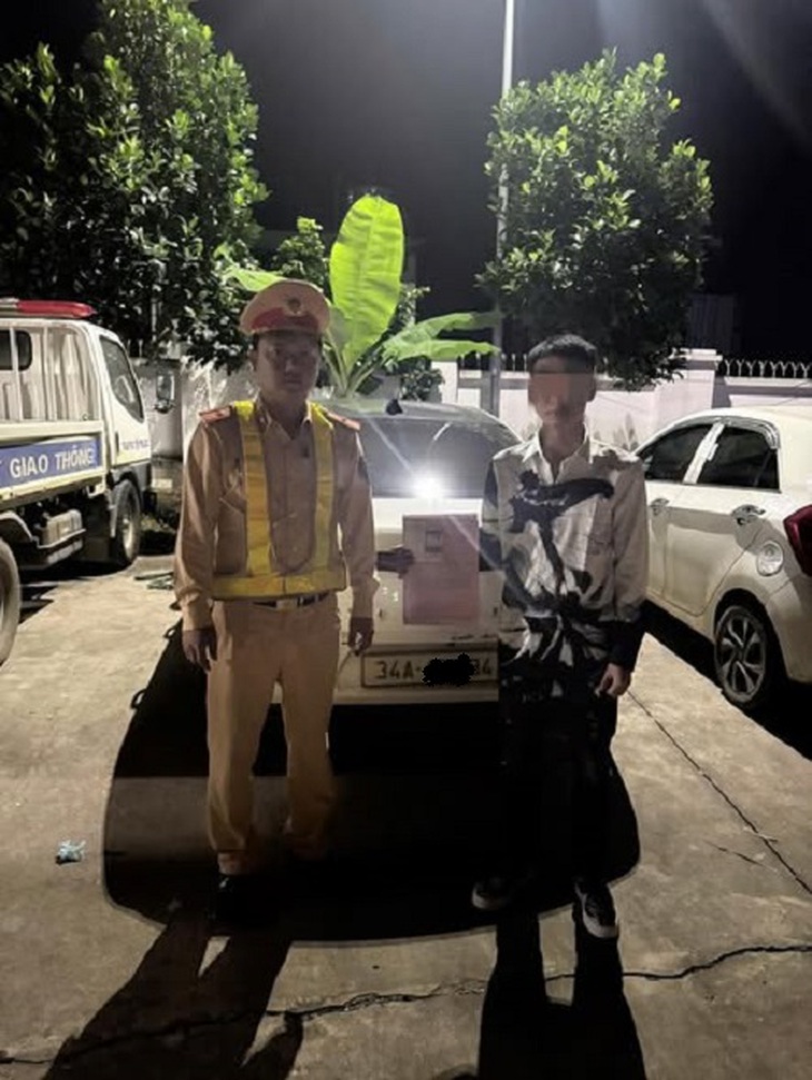 Cùng lúc dương tính với 4 nhóm chất cấm vẫn lái xe ô tô- Ảnh 1.