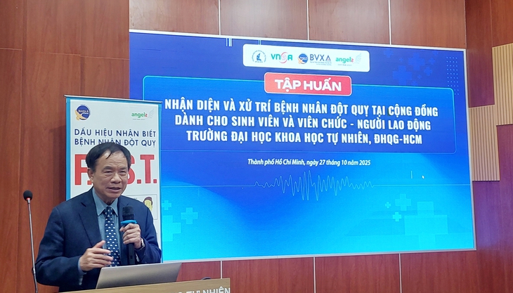 Hơn 300 sinh viên được mục sở thị kỹ thuật 'cứu người đột quỵ'- Ảnh 3.