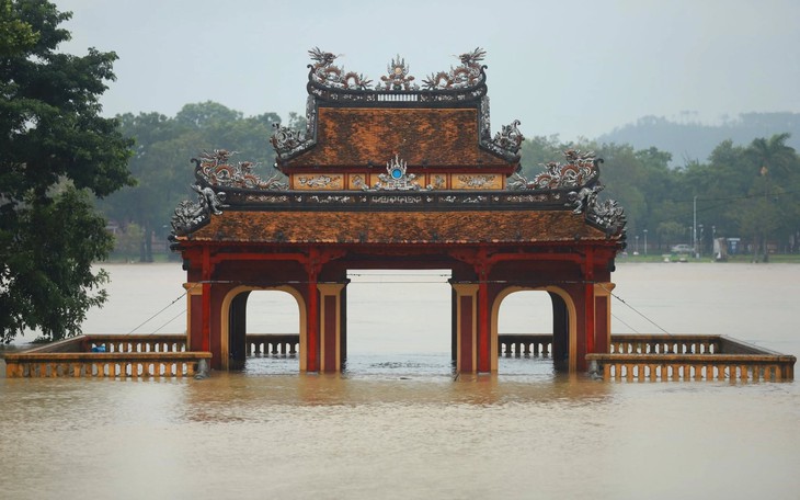 Nguyên nhân gây mưa lớn dữ dội ở Huế, lượng mưa lên đến trên 1700mm trong ngày