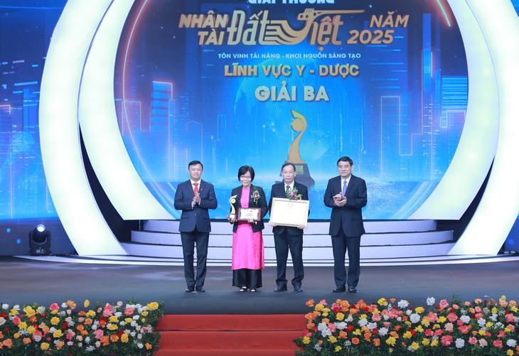 Bệnh viện Chợ Rẫy đoạt giải Nhân tài Đất Việt với công trình ứng dụng AI trong điều phối hiến - ghép tạng- Ảnh 1.