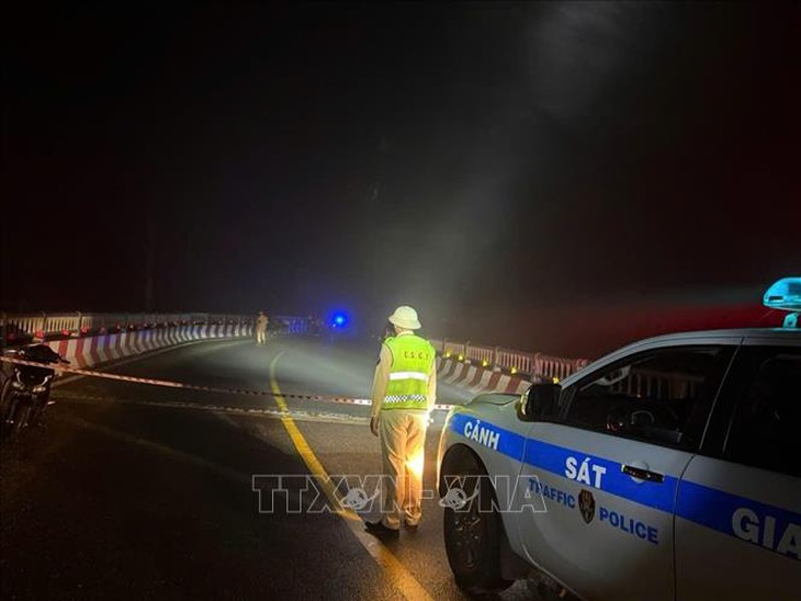 Phong tỏa một đoạn Quốc lộ 20 do sạt lở trên đèo D’ran- Ảnh 1.