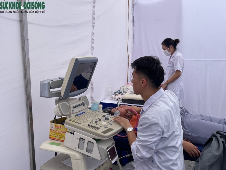Người dân hào hứng tầm soát sức khỏe hưởng ứng Ngày Thế giới Phòng chống Đột quỵ- Ảnh 10.
