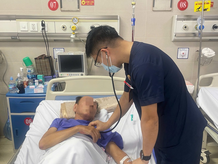 Nam bệnh nhân mắc thể đột quỵ cực kỳ nguy hiểm, có tỷ lệ tử vong hơn 90% được cứu sống- Ảnh 1. Nam bệnh nhân mắc thể đột quỵ cực kỳ nguy hiểm, có tỷ lệ tử vong hơn 90% được cứu sống- Ảnh 1.