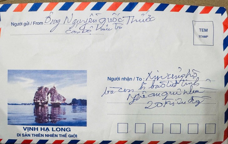 Xúc động nét chữ của vị tướng trăm tuổi trên phong bì ủng hộ đồng bào bị thiệt hại do bão lũ- Ảnh 2. Xúc động nét chữ của vị tướng trăm tuổi trên phong bì ủng hộ đồng bào bị thiệt hại do bão lũ- Ảnh 2.
