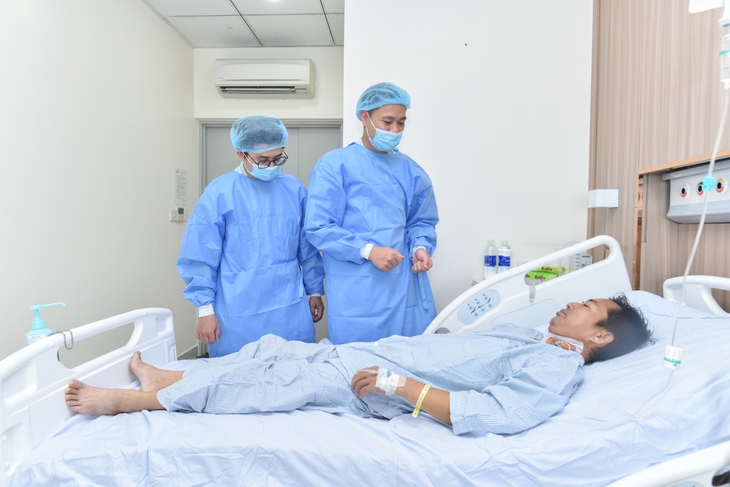 Anh trai hiến gan cứu em suy gan cấp biến chứng não gan độ IV nguy kịch- Ảnh 1.