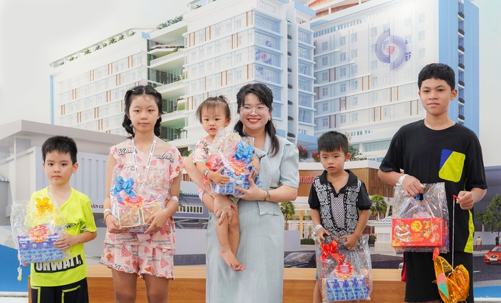 'Trung thu yêu thương' tiếp thêm nghị lực vượt qua bệnh tật cho bệnh nhi- Ảnh 3.